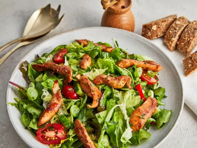 Hähnchensalat Rezepte: Einfach, schnell & lecker zubereiten