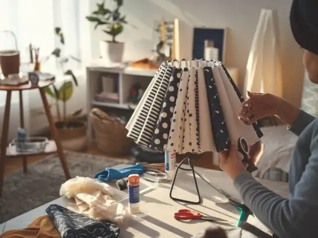 Jak zrobić abażur do lampki - proste kroki, które zaskoczą każdego