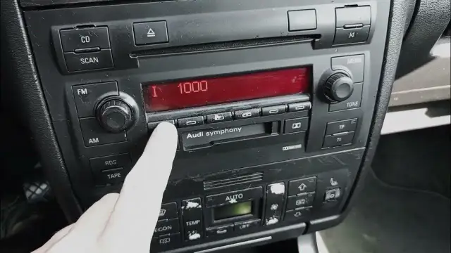 Jak zresetować radio samochodowe? Uniknij błędów i odzyskaj kod