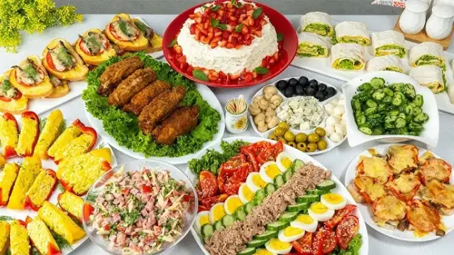 Co na stół na urodziny? Inspiracje, przepisy i dekoracje od Iwo Zielińskiego