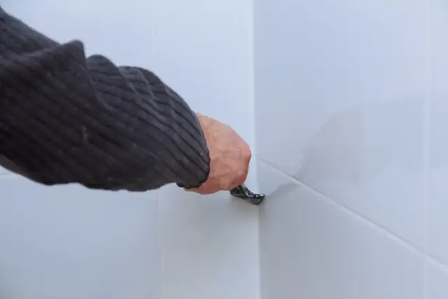 Jak nałożyć silikon bez pistoletu - sprawdzone metody i porady