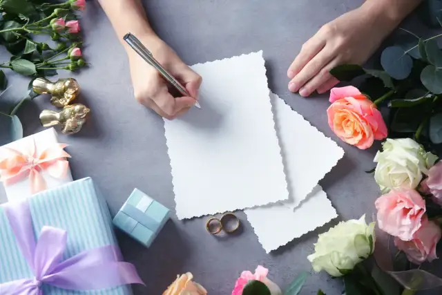 Jak się pisze zaproszenie? Kluczowe elementy i praktyczne wskazówki