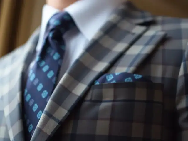 Jaki krawat do marynarki w kratę? 5 stylowych propozycji