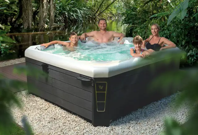 Idealne baseny i jacuzzi z hydromasażem dla rodzinnej relaksacji