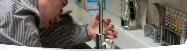 Jak zmniejszyć ciśnienie wody w kranie i uniknąć kosztownych napraw