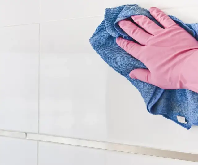 Mycie płytek po remoncie: Jak usunąć brud i smugi? Ekspert radzi