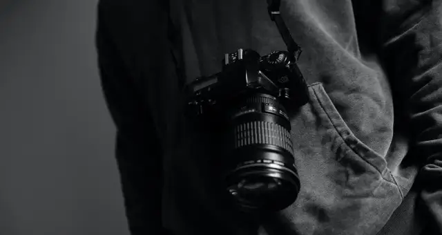 Ile kosztuje godzina fotografa? Stawki netto 2024 + czynniki cenowe