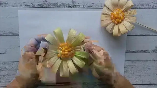 Jak zrobić kwiaty do wieńca dożynkowego? Poradnik krok po kroku