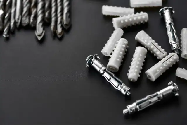 Kotwy do betonu M20 - jakie wybrać, aby uniknąć problemów?