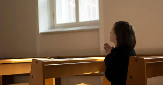 Jakie są wspólnoty w kościele i jak wpływają na duchowość wiernych