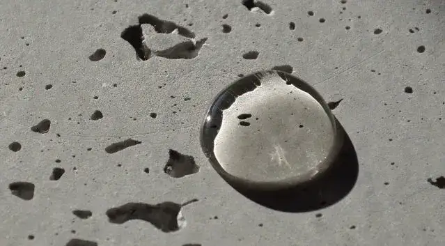 Jaki impregnat do betonu na zewnątrz - wybierz najlepszy produkt i uniknij problemów