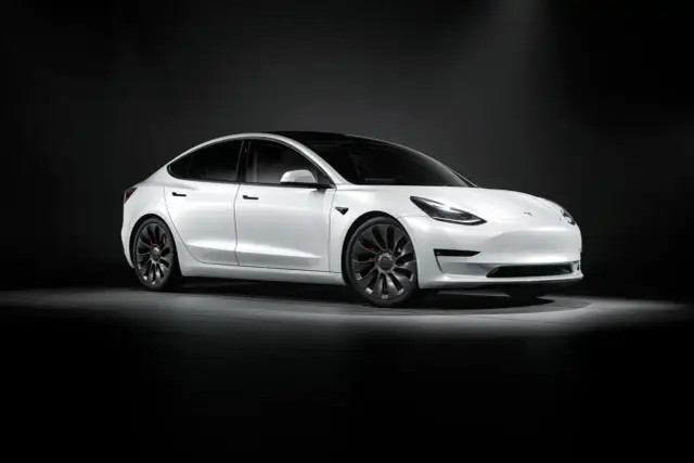 Ile kosztuje najtańsza tesla? Poznaj cenę i specyfikacje modelu 3