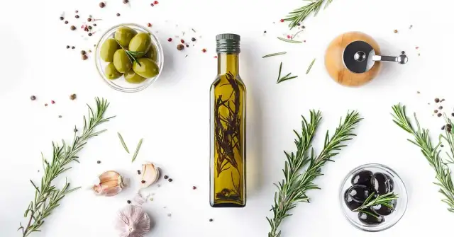 Oliwa z oliwek: tuczy czy odchudza? Prawda o zdrowym tłuszczu.