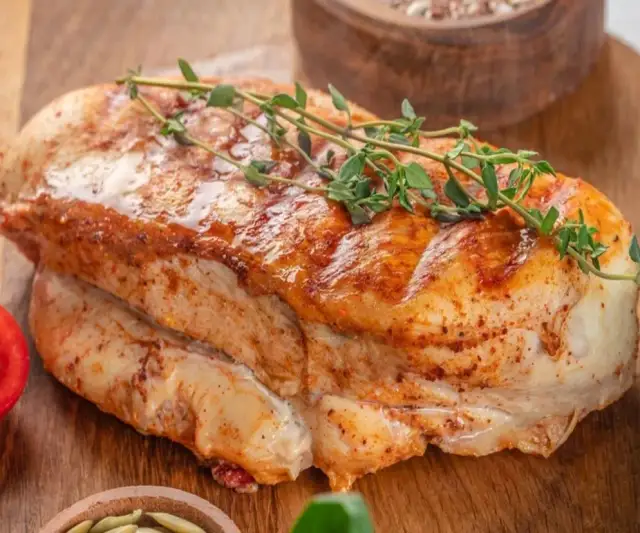 Jak zrobić soczysty indyk na obiad? Sprawdzone przepisy i triki!