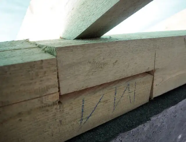 Jakie szpilki do murłaty wybrać, aby zapewnić trwałość dachu?