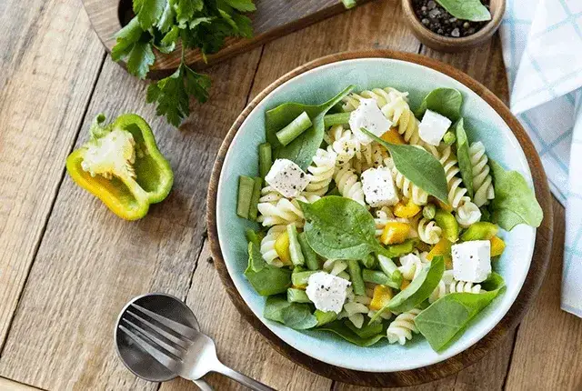 Salade de pâtes froides : les secrets d'un plat estival inoubliable