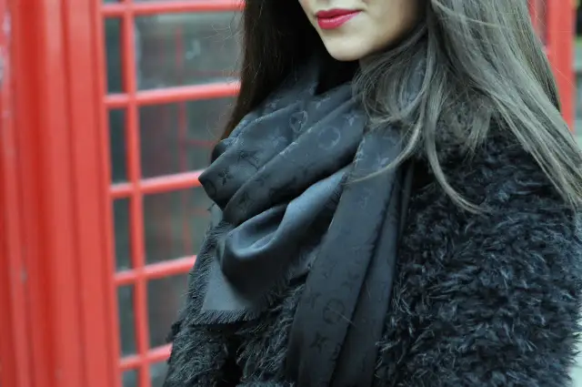 Chusta Louis Vuitton: Cena, modele i gdzie kupić oryginał?