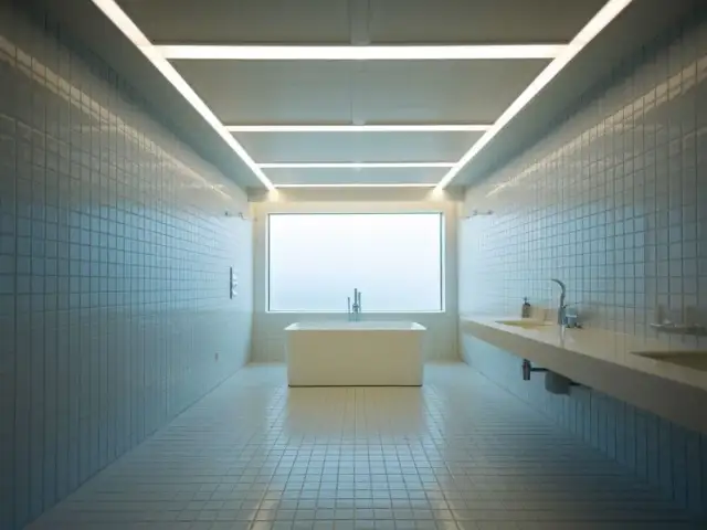 Ile światła do łazienki? Uniknij błędów, stwórz idealny klimat