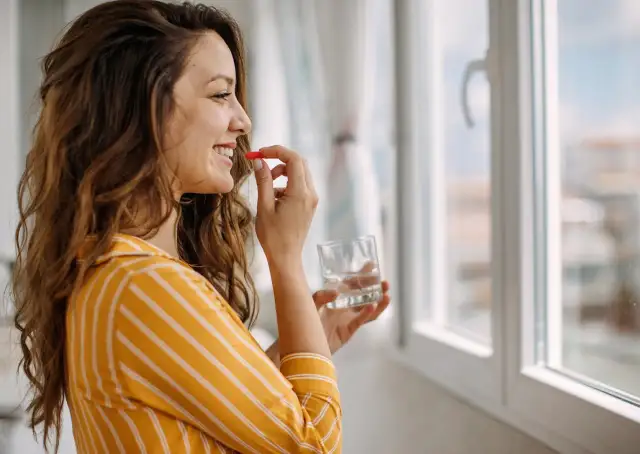 Kluczowe witaminy dla skóry: Blask i jędrność od środka