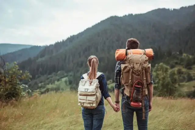 Co spakować w góry: uniknij nieprzyjemnych niespodzianek w podróży