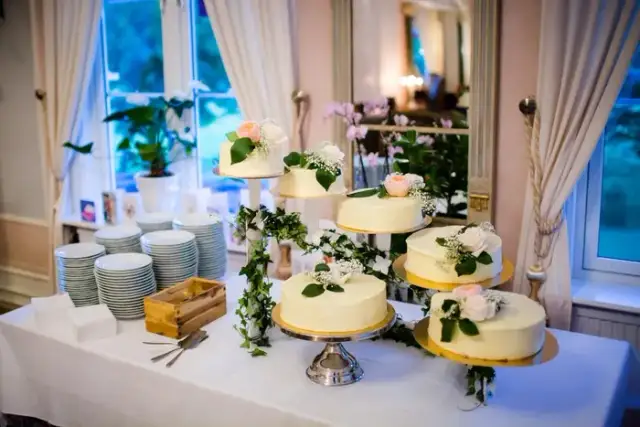 Ile placków na wesele - uniknij problemów z brakiem deseru