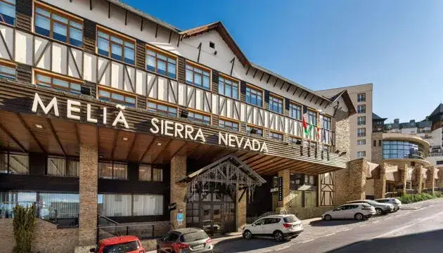Sierra Nevada: Tu hotel ideal. Guía experta para reservar sin errores.