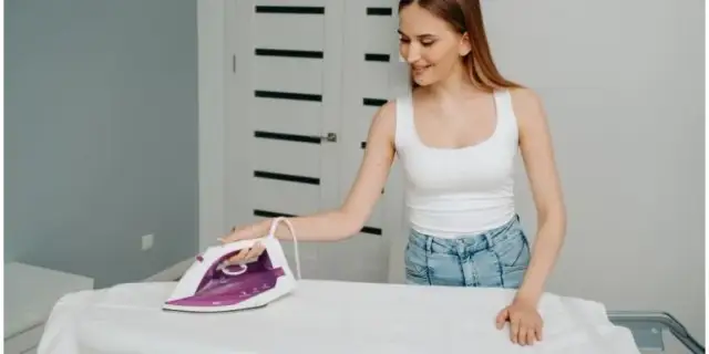 Jak wykrochmalić koszulę, aby wyglądała jak nowa i trwała dłużej
