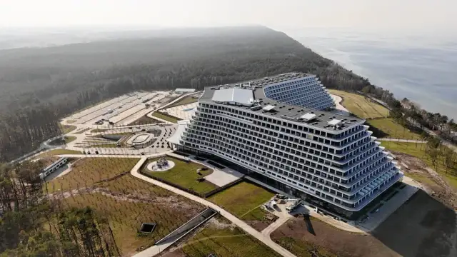 Hotele Gołębiewski: Ile ich działa? Lista, Pobierowo i historia