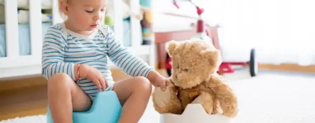 Od kiedy sadzać dziecko na nocniku, aby uniknąć problemów z treningiem?