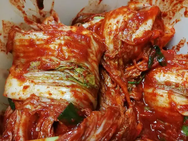 Kimchi w Warszawie: Gdzie kupić i jak wybrać najlepsze?