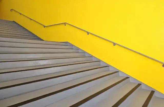 Jak zamontować balustradę na schodach - uniknij najczęstszych błędów