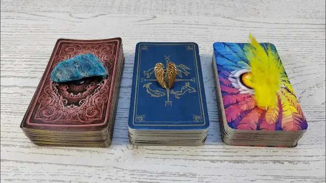 Jak tarot odkrywa, co on o mnie myśli w miłości i relacjach