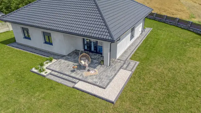 Jak zagospodarować nierówny teren wokół domu, aby uniknąć błędów