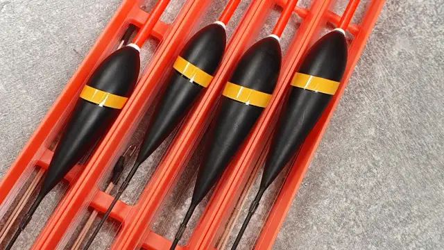 Jak założyć świetlik na spławik? Sprawdzone metody na nocne łowy