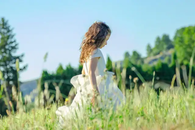 Sukienka boho z frędzlami: Jak prać bezpiecznie i bez splątań?