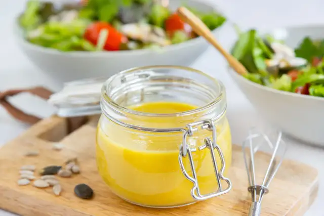 Salatdressing selbst machen: Einfache Rezepte & Tipps für Geschmack