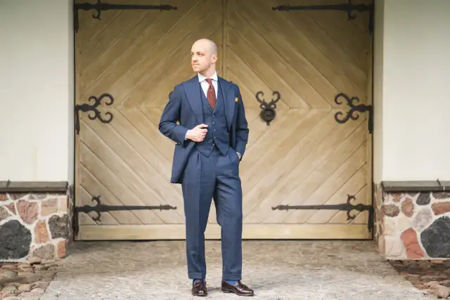 Garnitur ślubny: Jak wybrać idealny strój na wesele?