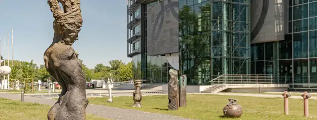 Najlepsze galerie rzeźby w Polsce: Odkryj wyjątkowe wystawy i artystów