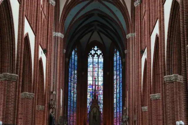 Czy 15 sierpnia trzeba iść do kościoła? Obowiązki i wyjątki