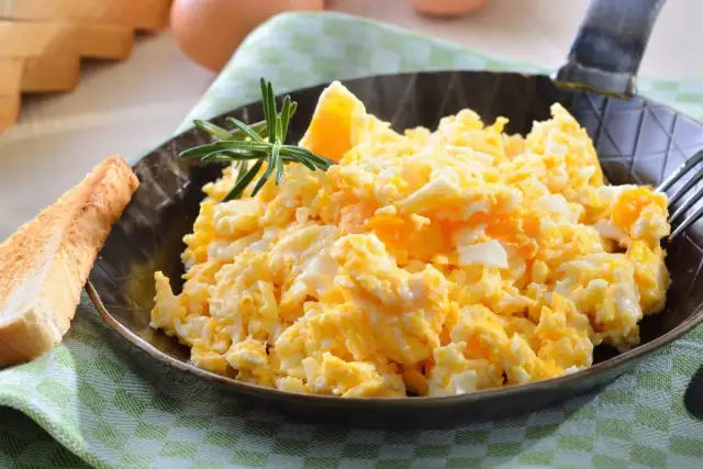 Rührei würzen: Klassiker, Geheimtipps & das perfekte Timing