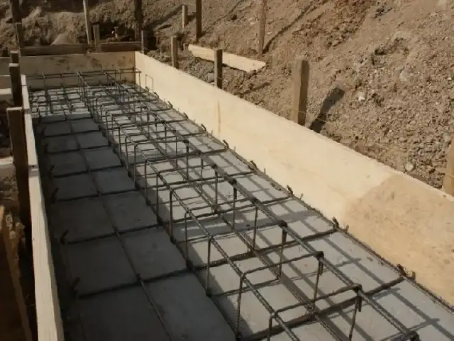 Rozstaw strzemion w ławie fundamentowej: kluczowe zasady i błędy