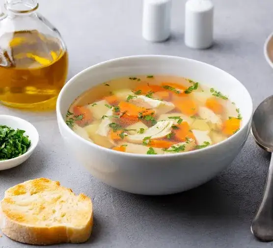 Zupy przy dnie moczanowej, które nie pogorszą Twojego stanu zdrowia