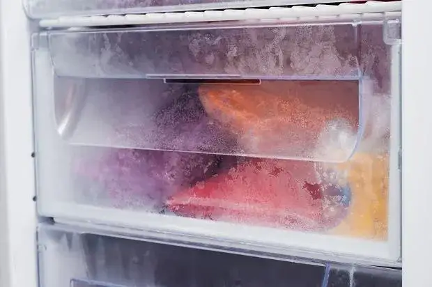 Lód w zamrażarce? Poznaj przyczyny i skuteczne rozwiązania!