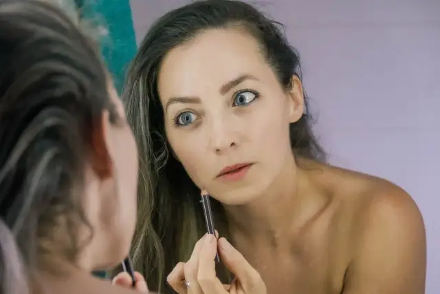 Makijaż dzienny krok po kroku: Jak zrobić go idealnie bez błędów?