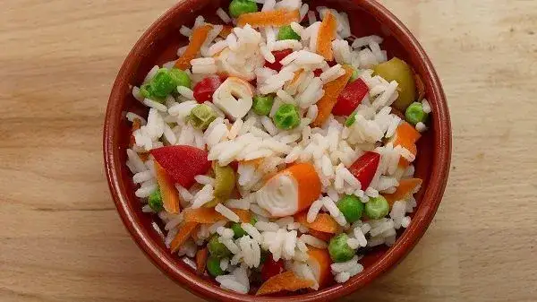 Cómo hacer ensalada de arroz: Receta fácil y trucos de chef
