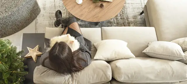 Materiały, które nie łapią sierści - uniknij problemów z czyszczeniem