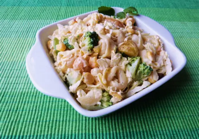 Tortellini z mięsem: 15+ pomysłów na sosy, zapiekanki i sałatki