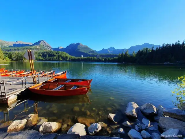 Szczyrbskie Jezioro: Praktyczny przewodnik. Zaplanuj idealny wyjazd!