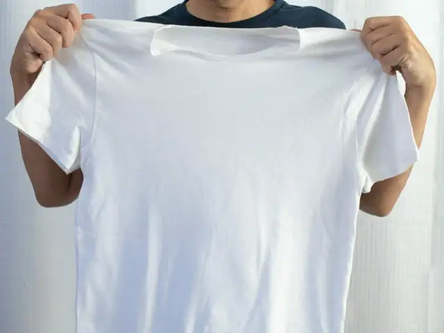 Jak usunąć plamy z białej bluzki? Skuteczne domowe sposoby