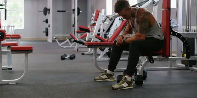 Ile trwa trening na siłowni? Odkryj optymalny czas dla najlepszych wyników